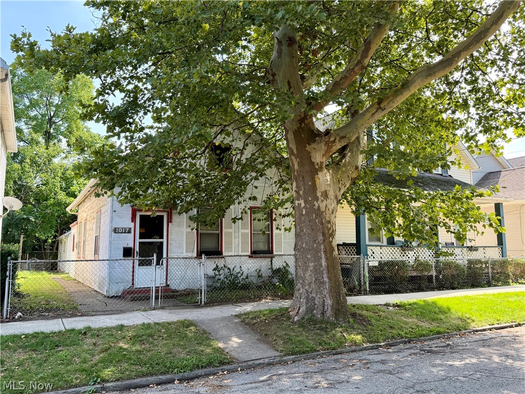 1015-1017 Auburn Avenue Cleveland OH 44113