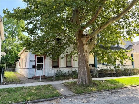 1015-1017 Auburn Avenue Cleveland OH 44113