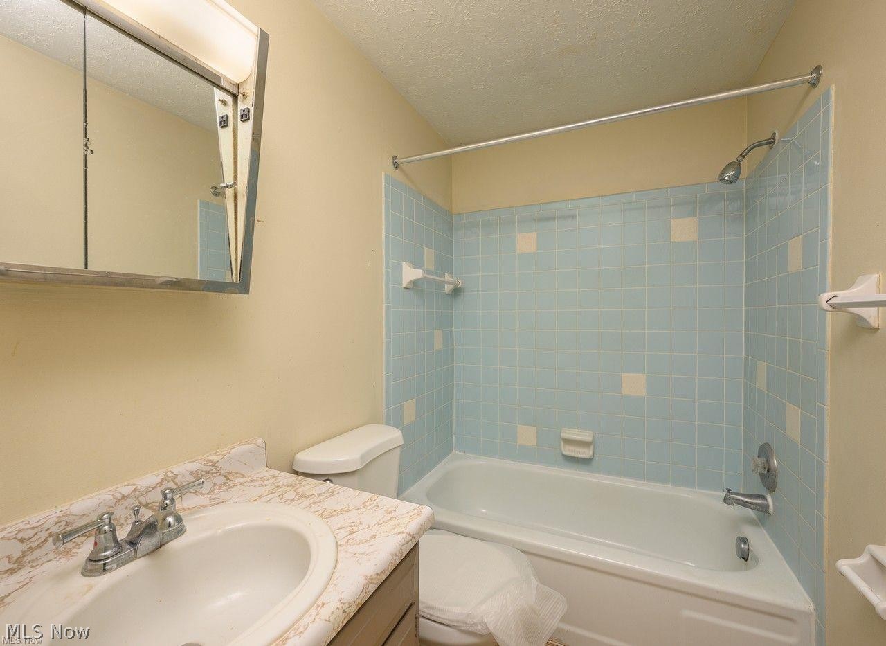 415 W Noble Street East Canton OH 44730