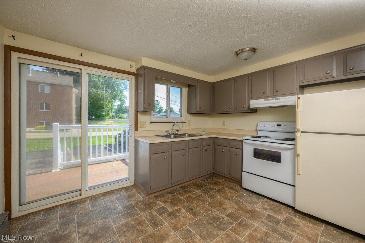 415 W Noble Street East Canton OH 44730