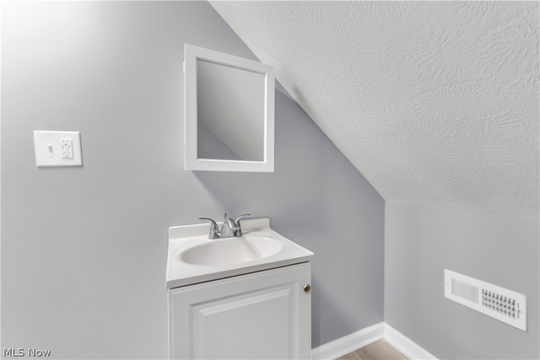 3925 Riverside Avenue Cleveland OH 44109