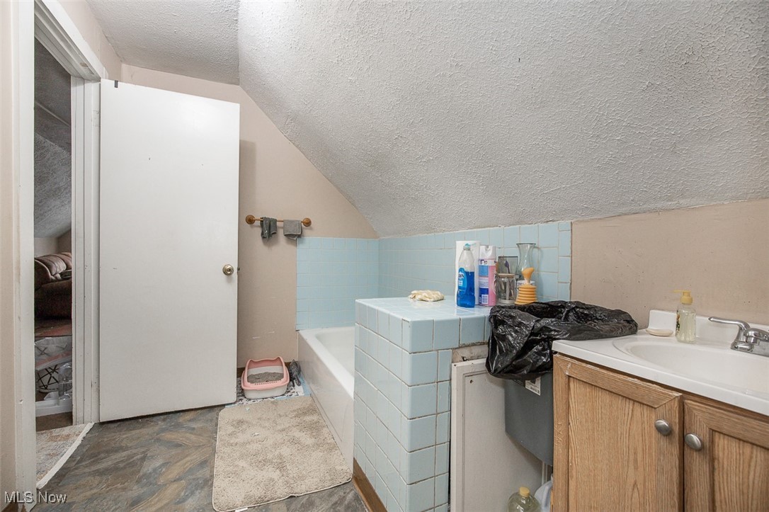1526 Eddington Road East Cleveland OH 44118