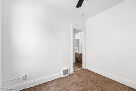 3978 E 55th Street Newburgh Heights OH 44105