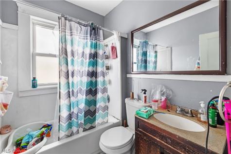 3978 E 55th Street Newburgh Heights OH 44105