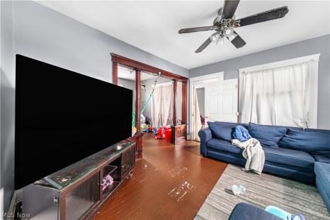 3978 E 55th Street Newburgh Heights OH 44105