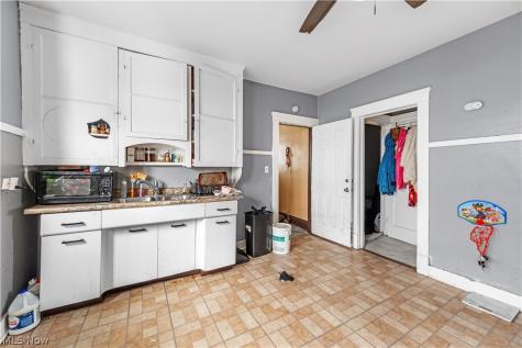 3978 E 55th Street Newburgh Heights OH 44105