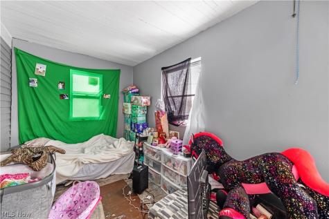 3978 E 55th Street Newburgh Heights OH 44105