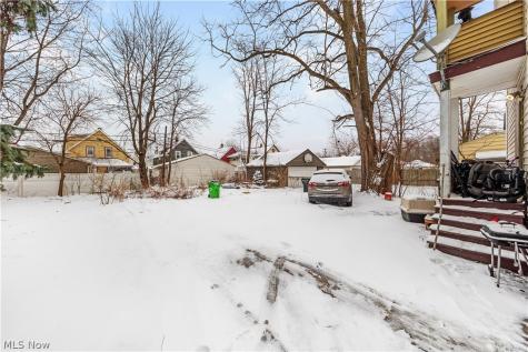 3978 E 55th Street Newburgh Heights OH 44105