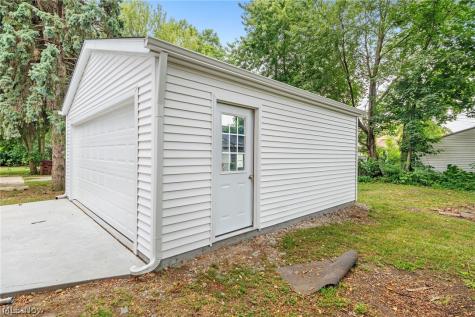 3978 E 55th Street Newburgh Heights OH 44105