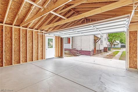 3978 E 55th Street Newburgh Heights OH 44105