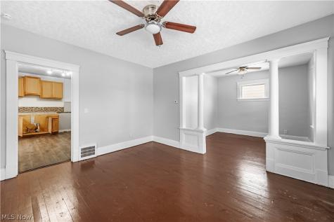 3978 E 55th Street Newburgh Heights OH 44105