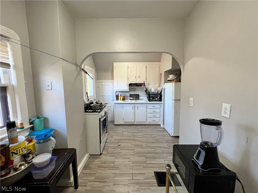 4004 Carlyle Avenue Cleveland OH 44109
