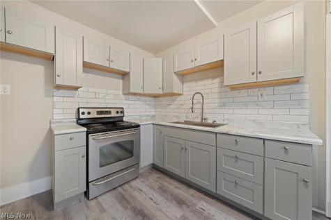 2016 W 85th Street Cleveland OH 44102