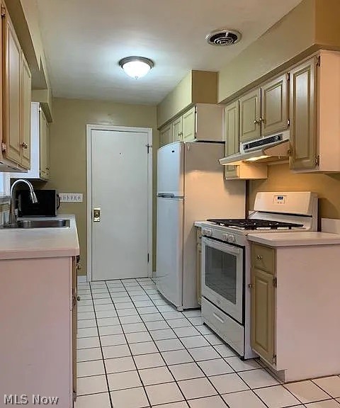 2312 Milton Road Cleveland OH 44118