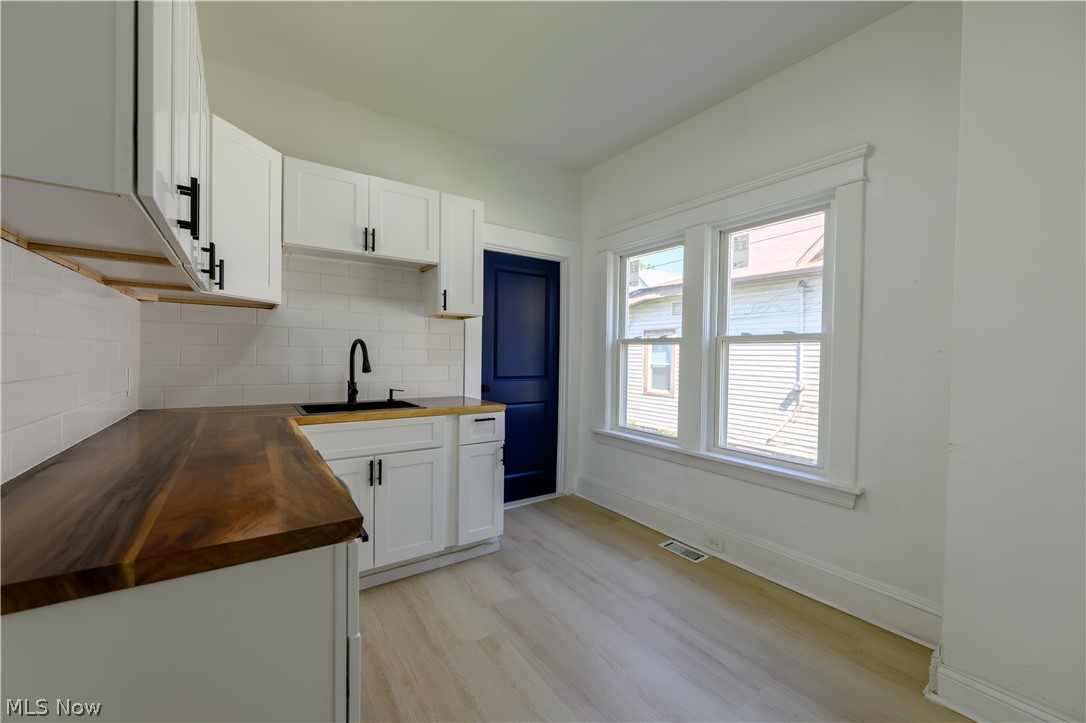 2016 Halstead Avenue Lakewood OH 44107