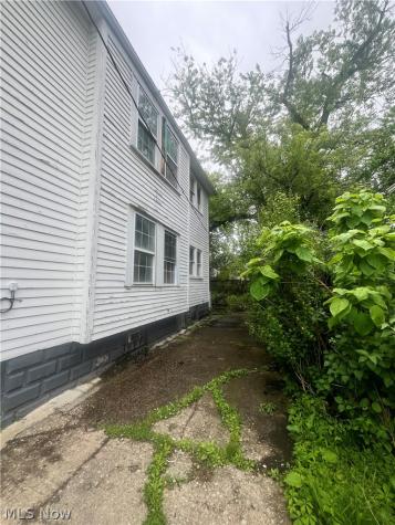 4015 E 143rd Street Cleveland OH 44128