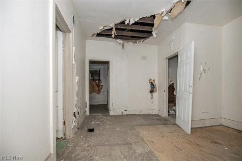 1054 E 71st Street Cleveland OH 44103