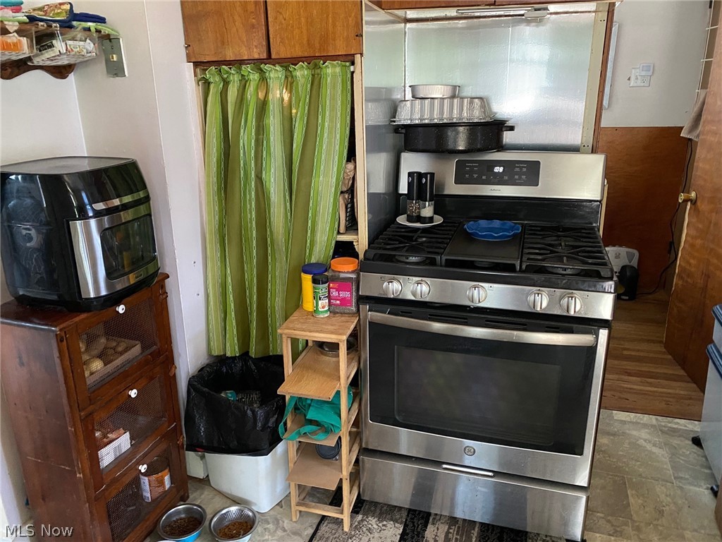 2060 W 44th Street Cleveland OH 44113