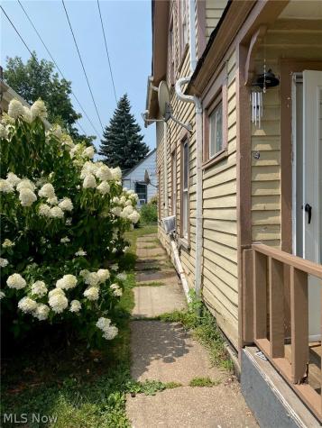 2060 W 44th Street Cleveland OH 44113