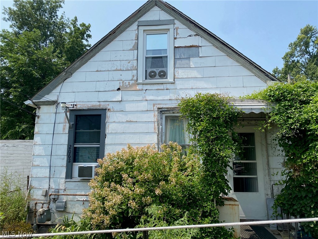 2060 W 44th Street Cleveland OH 44113