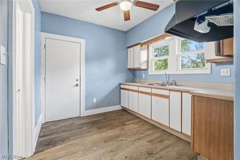 1224 Pondview Avenue Akron OH 44305