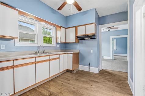 1224 Pondview Avenue Akron OH 44305