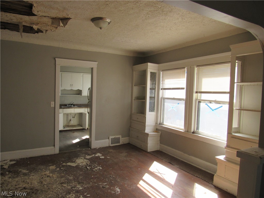 1427 E 133rd Street East Cleveland OH 44112