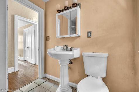 2103 Cottage Grove Drive Cleveland Heights OH 44118