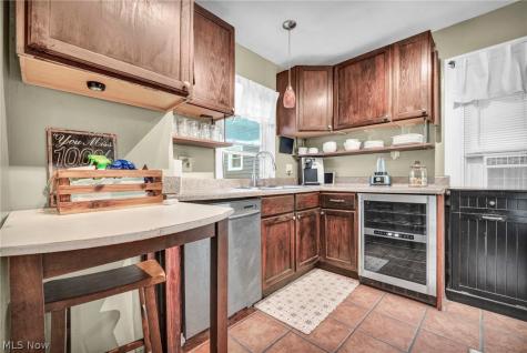 2103 Cottage Grove Drive Cleveland Heights OH 44118
