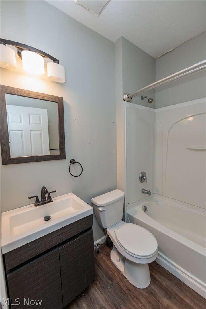 2035 Chesterland Avenue Lakewood OH 44107