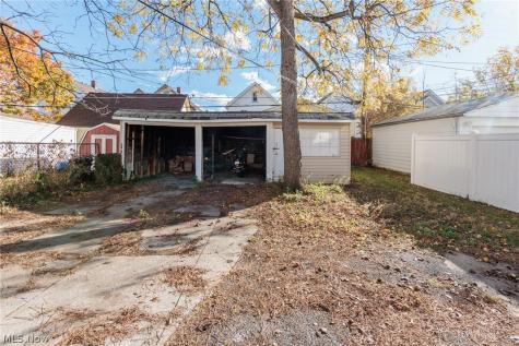2035 Chesterland Avenue Lakewood OH 44107