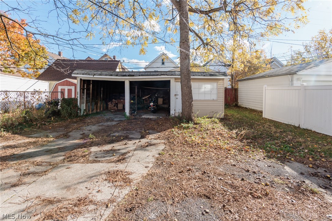 2035 Chesterland Avenue Lakewood OH 44107