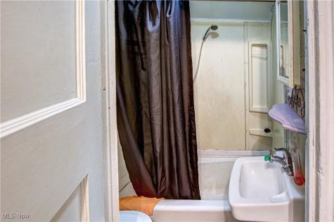 1593 E 45th Street Cleveland OH 44103