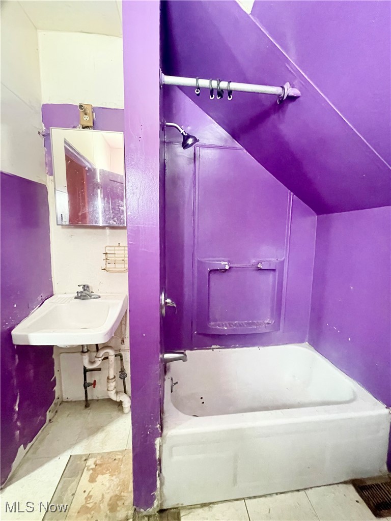 1593 E 45th Street Cleveland OH 44103