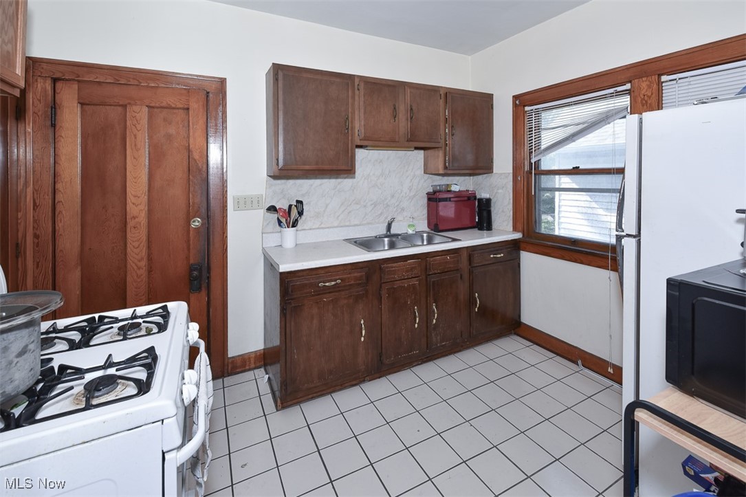 1650 Cohassett Avenue Lakewood OH 44107