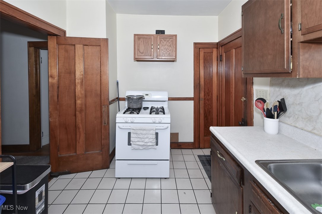 1650 Cohassett Avenue Lakewood OH 44107