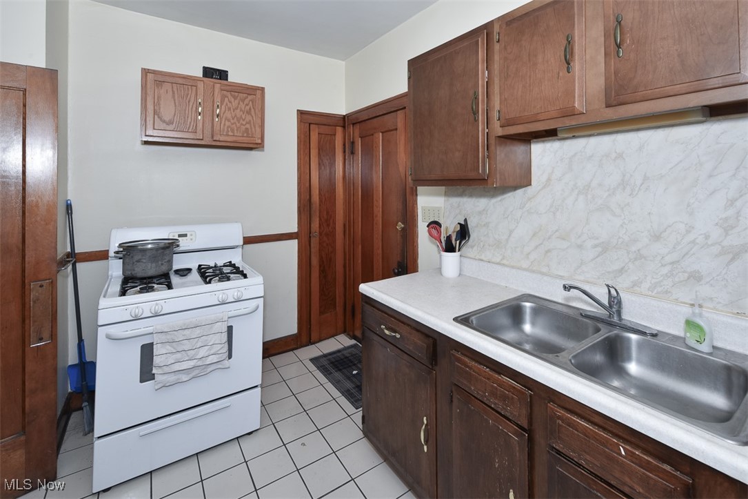 1650 Cohassett Avenue Lakewood OH 44107