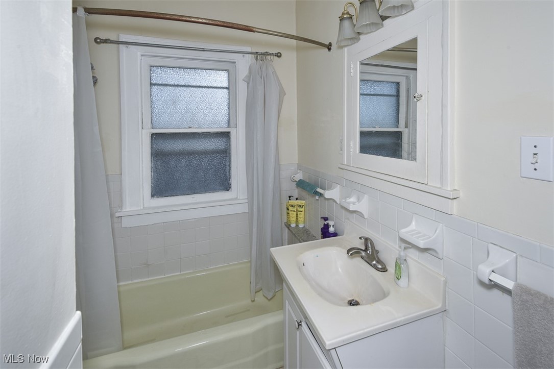 1650 Cohassett Avenue Lakewood OH 44107