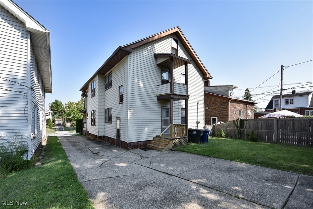 1650 Cohassett Avenue Lakewood OH 44107