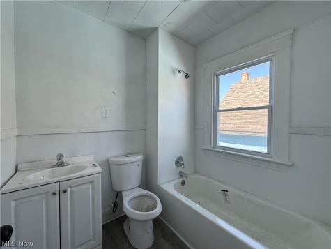 1068 E 68th Street Cleveland OH 44103