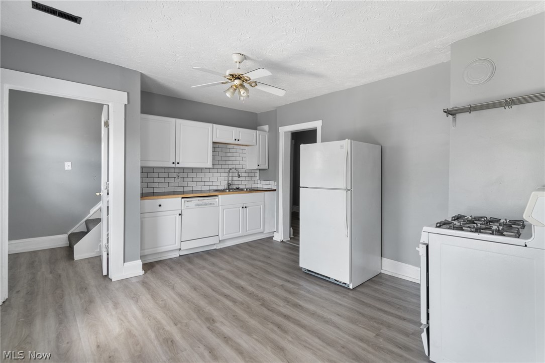 912 Starkweather Avenue Cleveland OH 44113