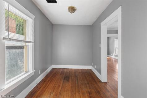912 Starkweather Avenue Cleveland OH 44113