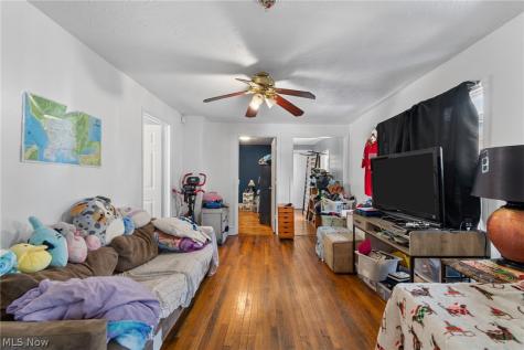 912 Starkweather Avenue Cleveland OH 44113