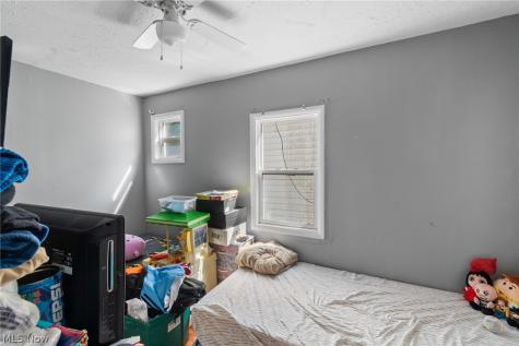 912 Starkweather Avenue Cleveland OH 44113