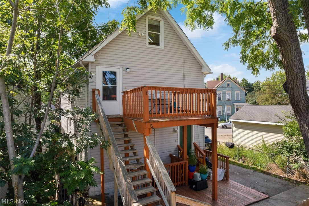 912 Starkweather Avenue Cleveland OH 44113
