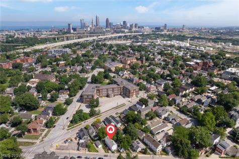 912 Starkweather Avenue Cleveland OH 44113