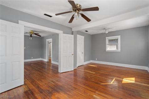 912 Starkweather Avenue Cleveland OH 44113