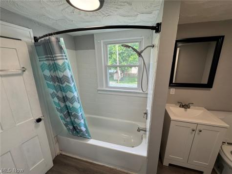 674-676 Carlysle Street Akron OH 44310