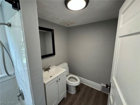 674-676 Carlysle Street Akron OH 44310