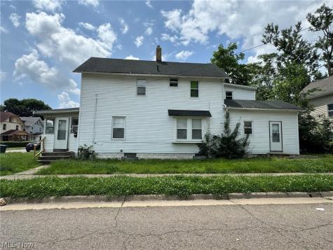 674-676 Carlysle Street Akron OH 44310